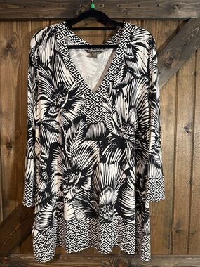 Tommy Bahama Black & White Geometric Trim Top